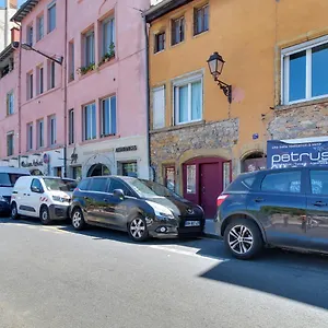 Cosy, Confortable Et Idealement Situe Appartement